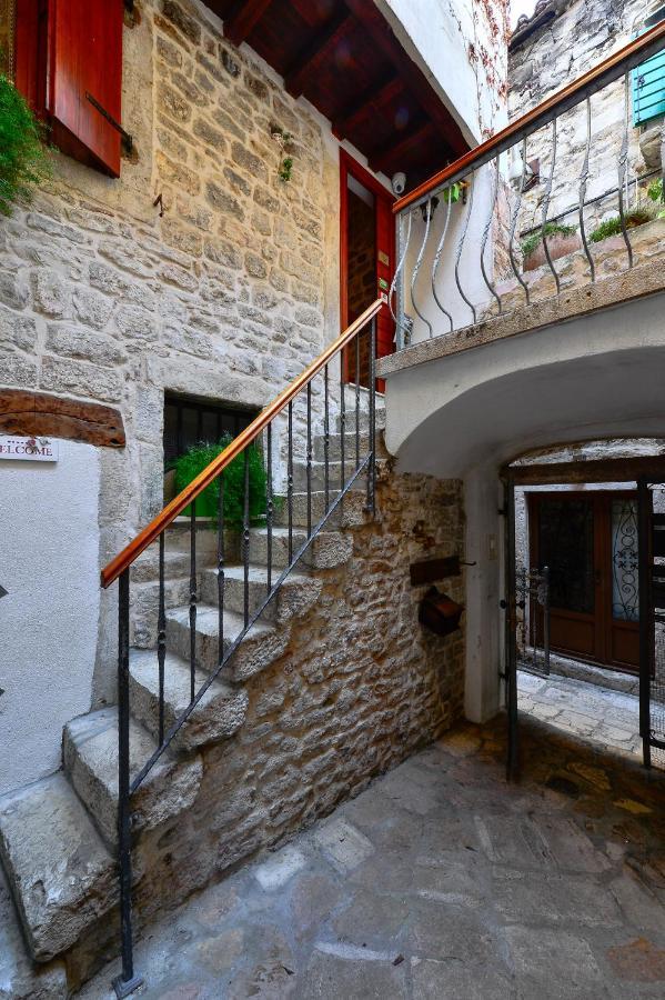 Apartments Salvezani Split Exteriör bild